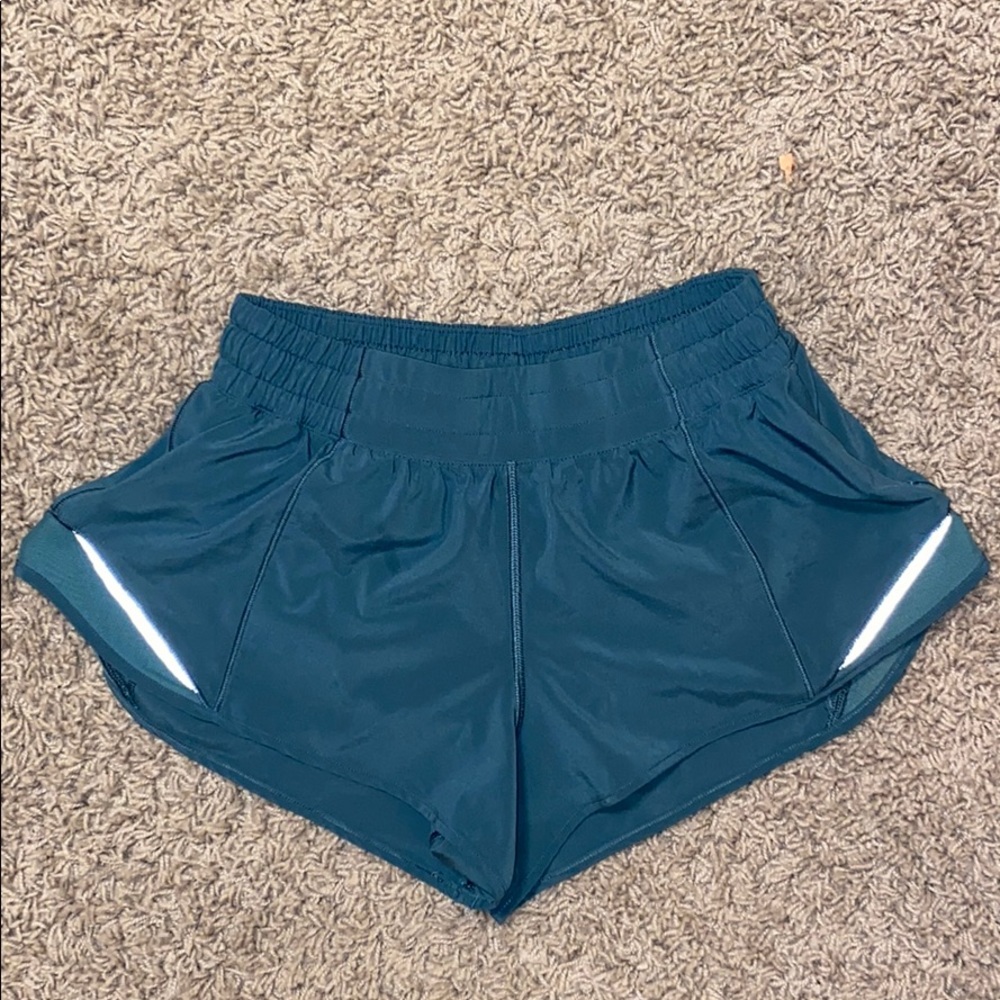 Lulu shorts! Size 6 reg.